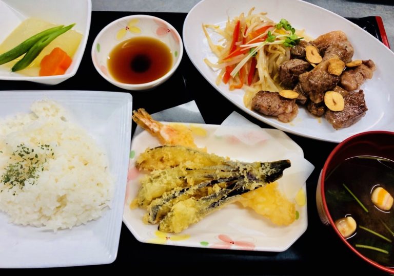 サ高住　ステーキ御膳