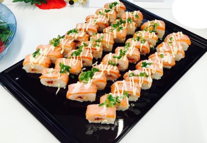 イベントメニュー　炙りサーモン寿司