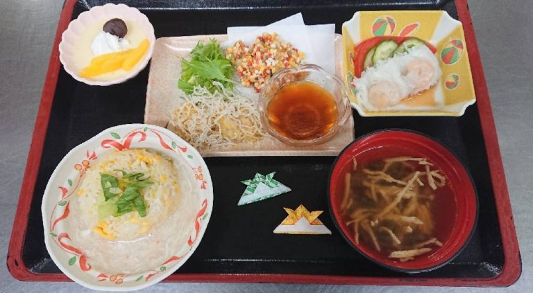 高齢者向け賃貸住宅　昼食