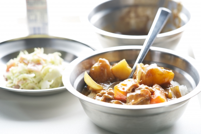 学校給食の調理員とは？仕事内容や働く魅力を解説｜食を支える仕事に興味がある方へ